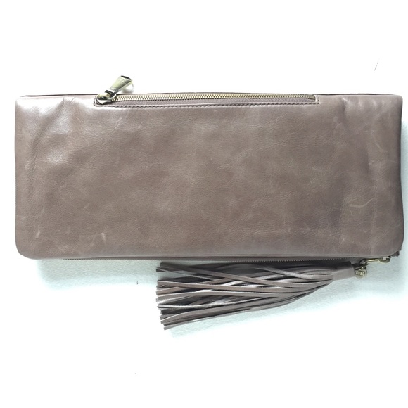 Hobo RAINE oversized leather clutch in ASH - Picture 4 of 8